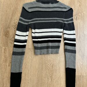 Brandy Melville Gray and Black Long Sleeve Tee